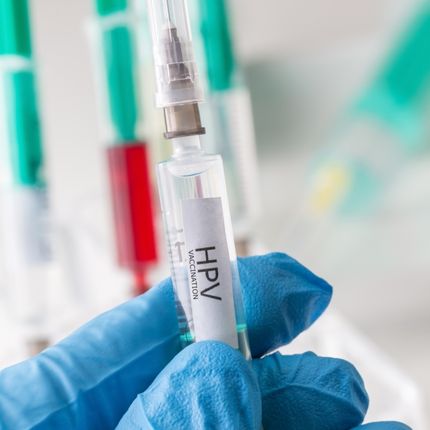 HPV aşısı hakkında merak edilen bilgilere yer verilmektedir.